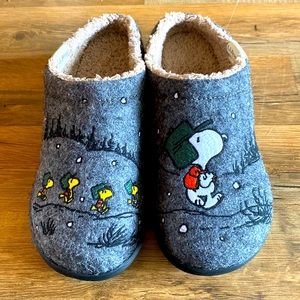 LLBean fleece lined Snoopy slippers, size Women’s 8